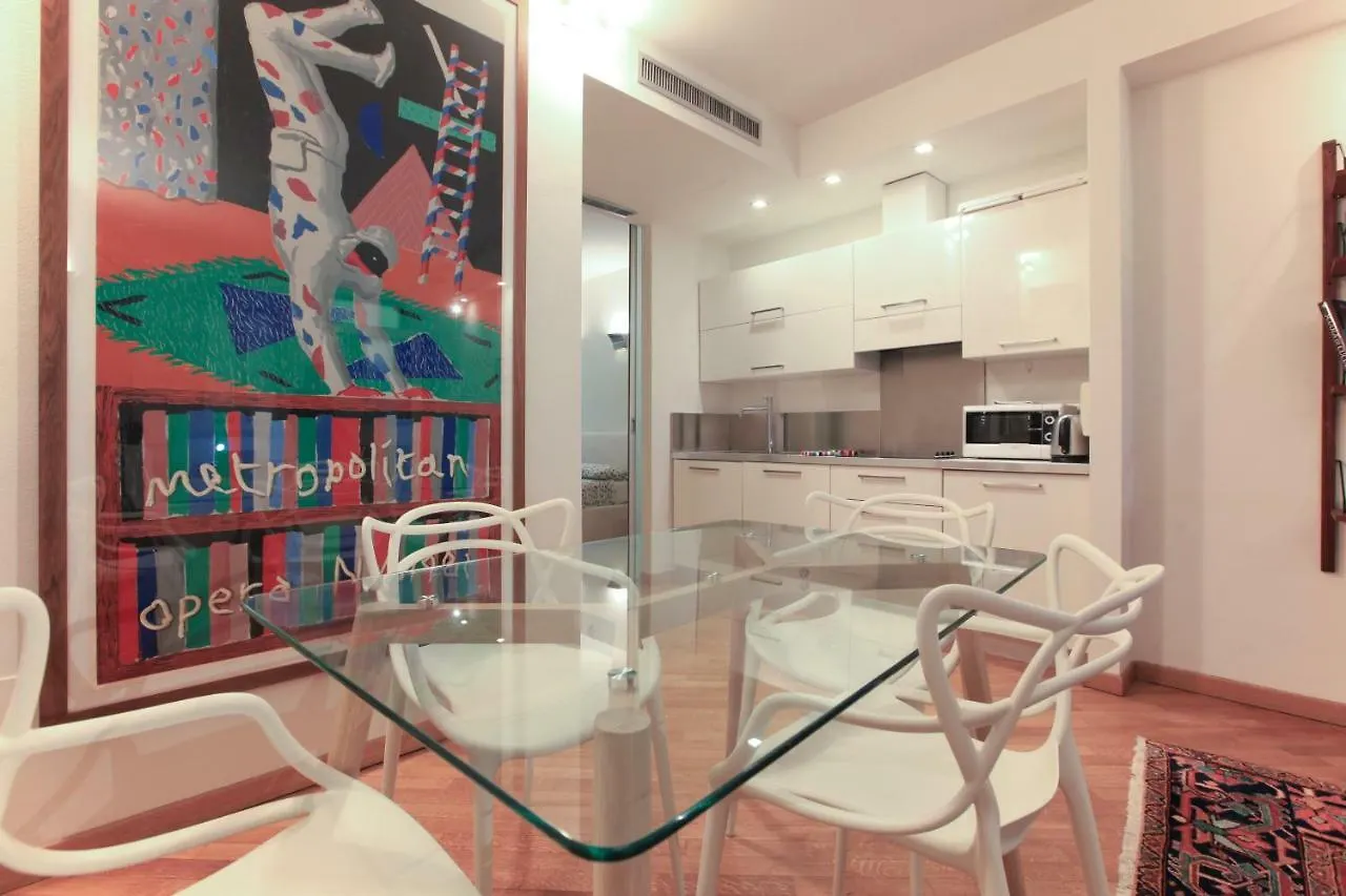 Hozyhome - Lovely Flat In Via Madonnina 23 Milan 0*,  Italy