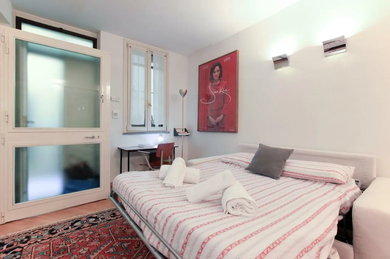 Hozyhome - Lovely Flat In Via Madonnina 23 Milan Apartment