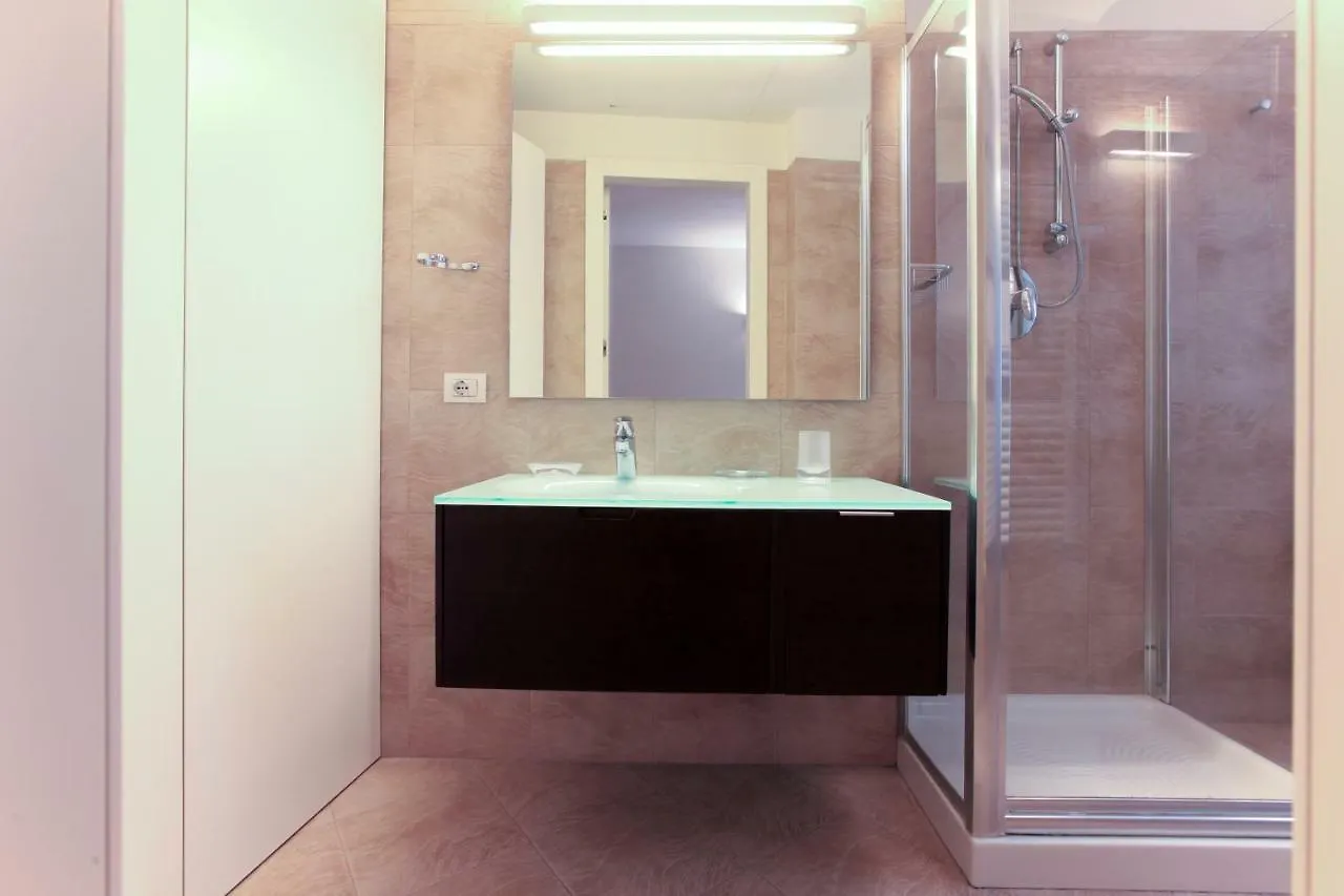 Hozyhome - Lovely Flat In Via Madonnina 23 Milan